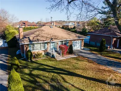 871 DENISON Crescent, McKellar Heights - Glabar Park and Area, ON K2A 2N4
