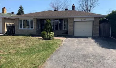 2581 EGAN Road, Billings Bridge - Riverside Park and Area, ON K1V 8M9