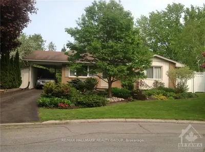 2142 BLUE JAY Crescent, Beacon Hill North - South and Area, ON K1J 6B1