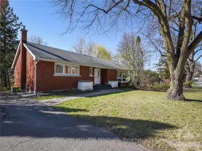 1514 WEYBURN Street, Alta Vista and Area, ON K1G 0Y5