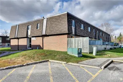 396 GARDEN GLEN, Meadowlands - Crestview and Area, ON K2G 1E4