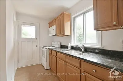 1133 APOLYDOR Avenue, Billings Bridge - Riverside Park and Area, ON K1H 8B1