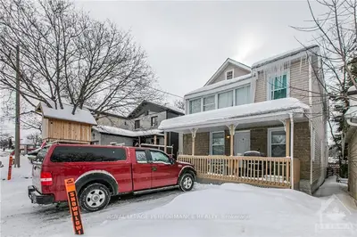 210 Dagmar Avenue, Vanier and Kingsview Park, ON K1L 5S9