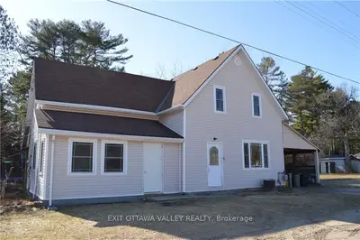 11 PETER Street, Laurentian Hills, ON K0J 1J0