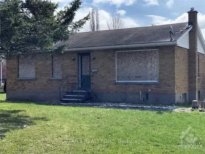 134 RIDGEFIELD Crescent, Bells Corners and South to Fallowfield, ON K2H 6T3