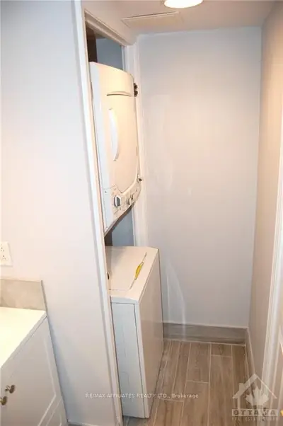 530 Laurier Avenue 402, Ottawa Centre, On K1r 7t1