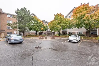 260 BRITTANY Drive 101, Manor Park - Cardinal Glen and Area, ON K1K 4M2