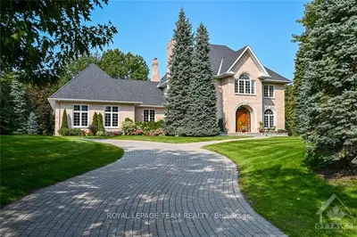 46 CEDARHILL Drive, Bells Corners and South to Fallowfield, ON K2R 1C6
