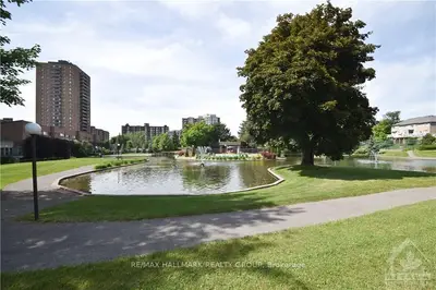 250 Brittany Drive 202, Manor Park - Cardinal Glen And Area, On K1k 4m1