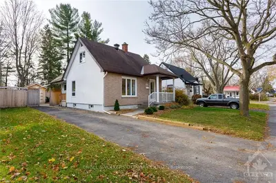 109 General Avenue, Carlington - Central Park, On K1z 7w9