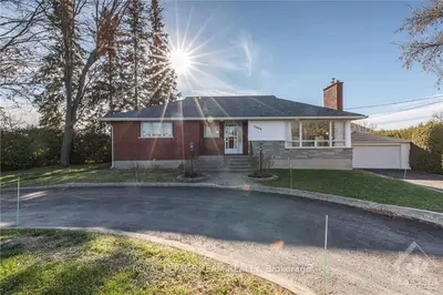 5666 MANOTICK MAIN Street, Manotick - Kars - Rideau Twp and Area, ON K4M 1B3