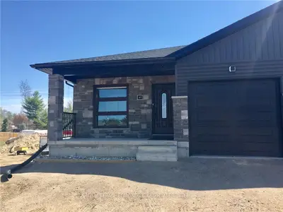 45 Noble Crescent, Petawawa, On K8h 0g1