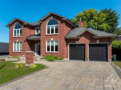3593 REVELSTOKE Drive, Billings Bridge - Riverside Park and Area, ON K1V 7B9