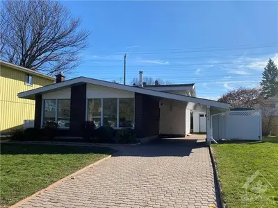 704 BUXTON Crescent, Billings Bridge - Riverside Park and Area, ON K1V 7H8