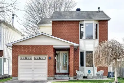808 HARLEQUIN Crescent, Orleans - Cumberland and Area, ON K1E 2P3