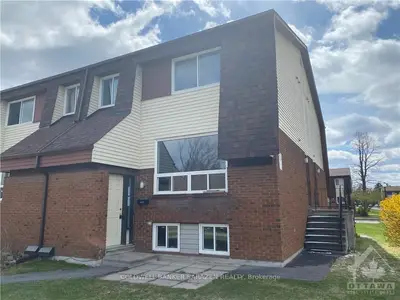 44 WOODVALE D, South of Baseline to Knoxdale, ON K2G 4H4