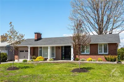 3 Parkland Crescent, South of Baseline to Knoxdale, ON K2H 5V3