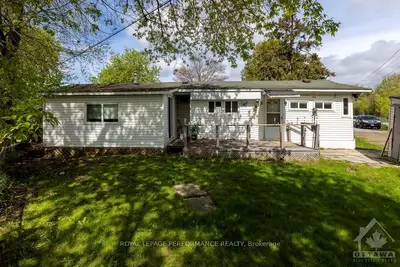 1 EASTGATE Avenue, Bells Corners and South to Fallowfield, ON K2H 7S2