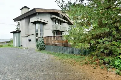 17 MYRLE Avenue, Crystal Bay - Rocky Point - Bayshore, ON K2H 8E5