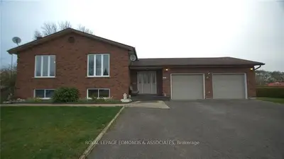 81 Spruce Street W, Laurentian Valley, On K8a 7s2