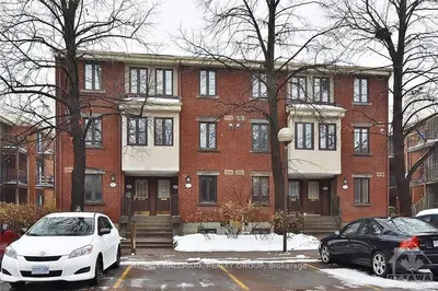 4 BLUE MOON, Manor Park - Cardinal Glen and Area, ON K1K 4K6