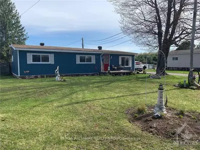 8250 County Road 17 Road 211, Clarence-Rockland, ON K4K 1K7