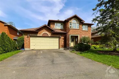 11 KIMMINS Court, Kanata, ON K2K 2M4