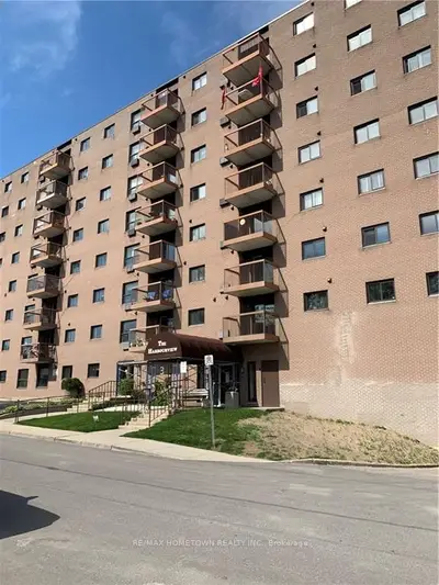 3 APPLE Street 508, Brockville, ON K6V 4X5