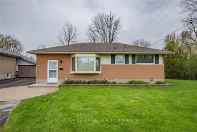 30 OAK Crescent, Brockville, ON K6V 5R6