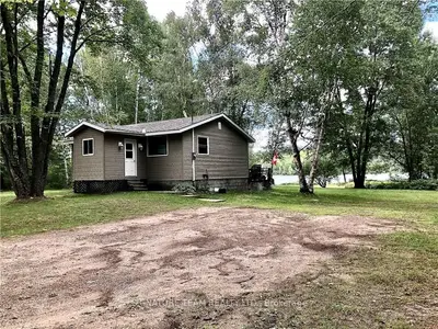 31 CORRY LAKE Road, Laurentian Hills, ON K0J 1J0