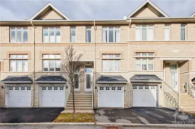 247 STROGET, Cityview - Parkwoods Hills - Rideau Shore, ON K2E 0A9