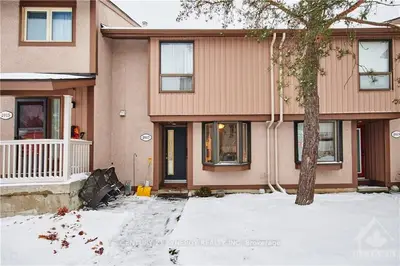 2017 Stonehenge Crescent, Cyrville - Carson Grove - Pineview, On K1b 4n7