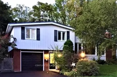 19 DEXTER Drive, South of Baseline to Knoxdale, ON K2H 5W3