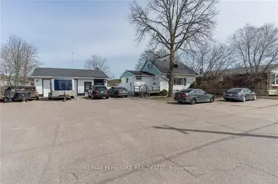 3241 PETAWAWA Boulevard, Petawawa, ON K8H 1X4