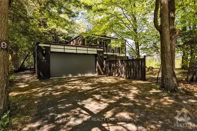 5 BURNBANK Street, Tanglewood - Grenfell Glen - Pineglen, ON K2G 0H2