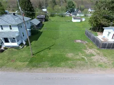 000 CASEY Street, Madawaska Valley, ON K0J 1B0
