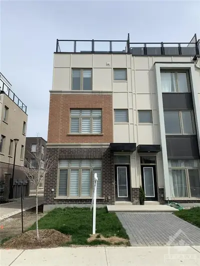 811 MIKINAK Road, Manor Park - Cardinal Glen and Area, ON K1K 2G8