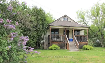 46 MAIN Street, Laurentian Hills, ON K0J 1J0