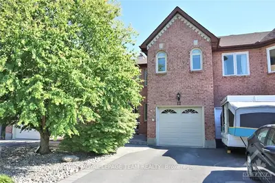 12 HEPBURN Court, Kanata, ON K2L 3Z5