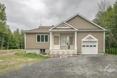 4075 CARACOURT Drive, Greely - Metcalfe - Osgoode - Vernon and Area, ON K0A 2W0