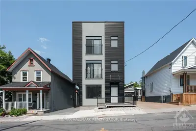 Triplex in West Centre Town