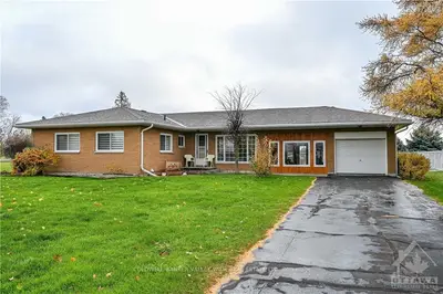 1058 FLYNN Avenue, Carp - Dunrobin - Huntley - Fitzroy and Area, ON K7S 3G7