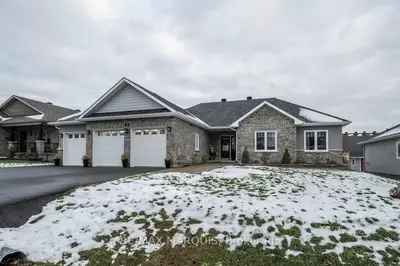 17 ELEANOR Drive, South Stormont, ON K0C 1P0