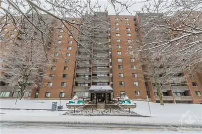 1100 AMBLESIDE Drive 515, Woodroffe, ON K2B 8G6