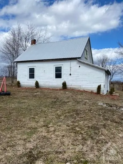 11 Little Crosby Lake Road, Rideau Lakes, On K0g 1x0