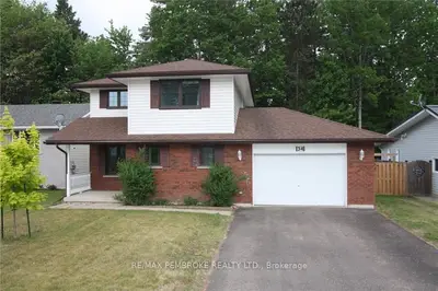 34 WOODLAND Crescent, Petawawa, ON K8H 3L9