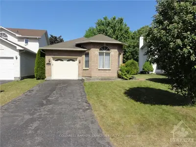 1221 WHITEROCK Street, Cyrville - Carson Grove - Pineview, ON K1J 1A7
