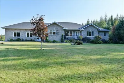 551 SANDY BEACH Road, Laurentian Valley, ON K8A 6W8