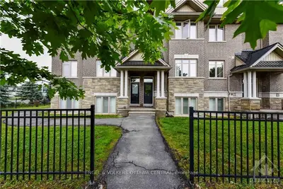 3787B CANYON WALK Drive W, Blossom Park - Airport and Area, ON K1V 2M4