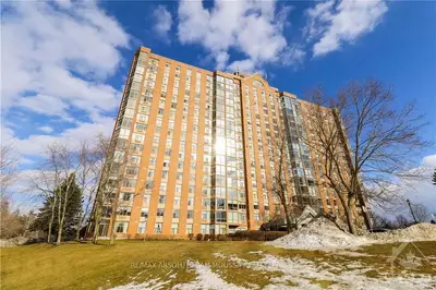 2759 CAROUSEL Crescent 1603, Blossom Park - Airport and Area, ON K1T 2N5